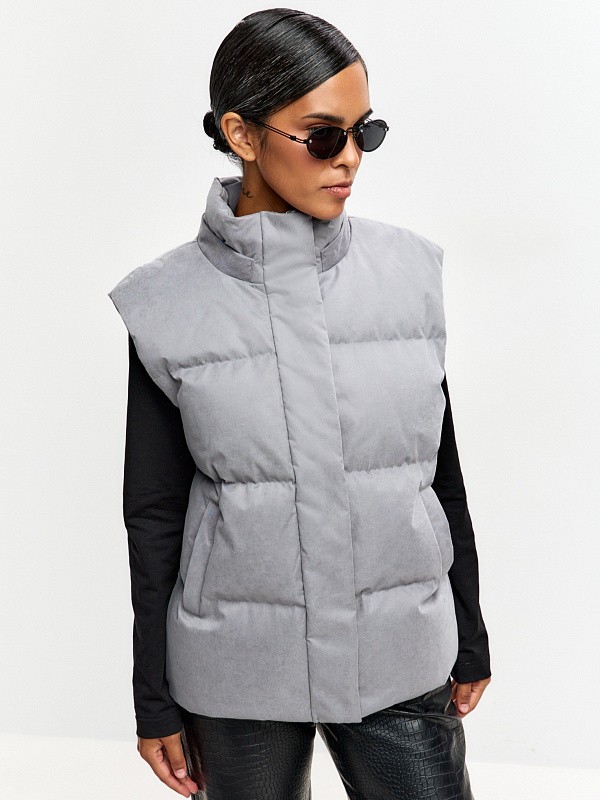 Пуховый жилет JE T'AIME GREY из бархатистой мембраны
